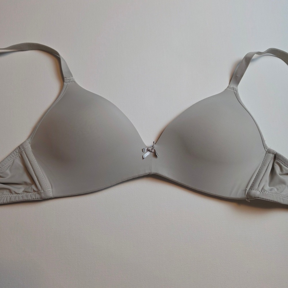 Younghearts Wireless Smooth Molded Cup T-Shirt Bra Light Gray Size 36B